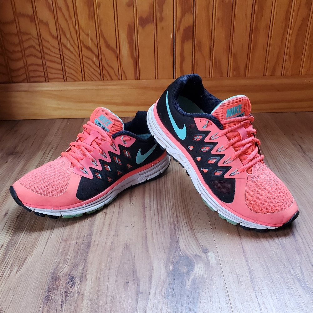 Nike Zoom Vomero 9 size 7 womens
